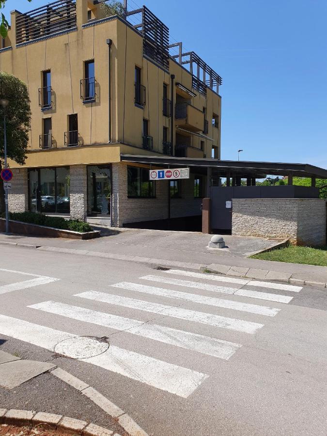 Lucia Exclusive With Parking In The Garage Appartement Poreč Buitenkant foto