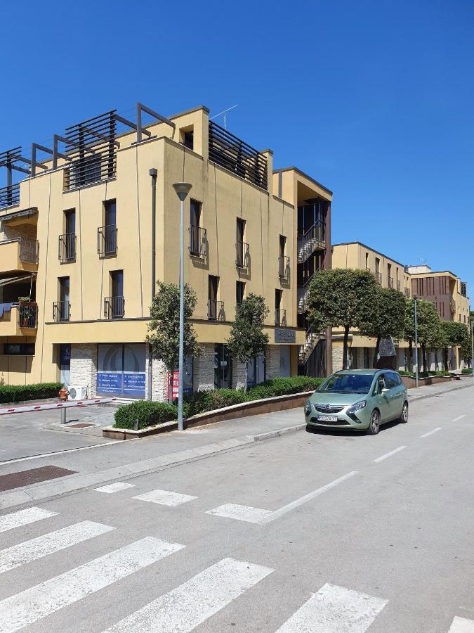 Lucia Exclusive With Parking In The Garage Appartement Poreč Buitenkant foto